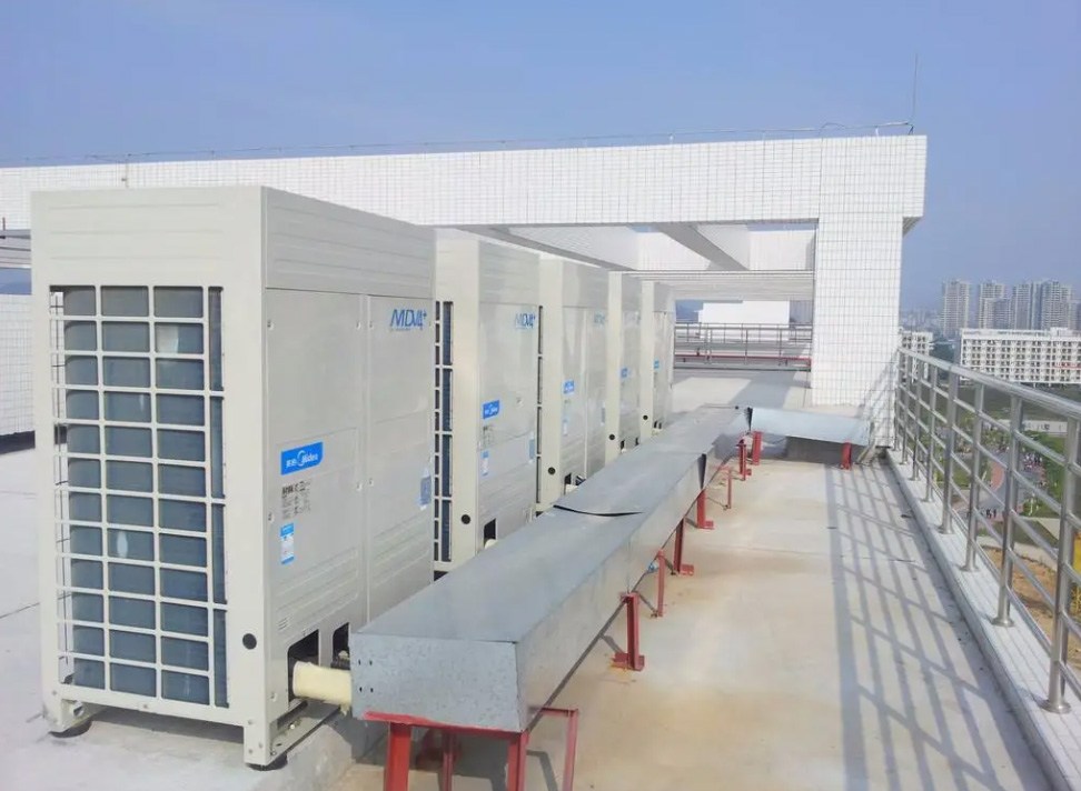 中央空调维修现场